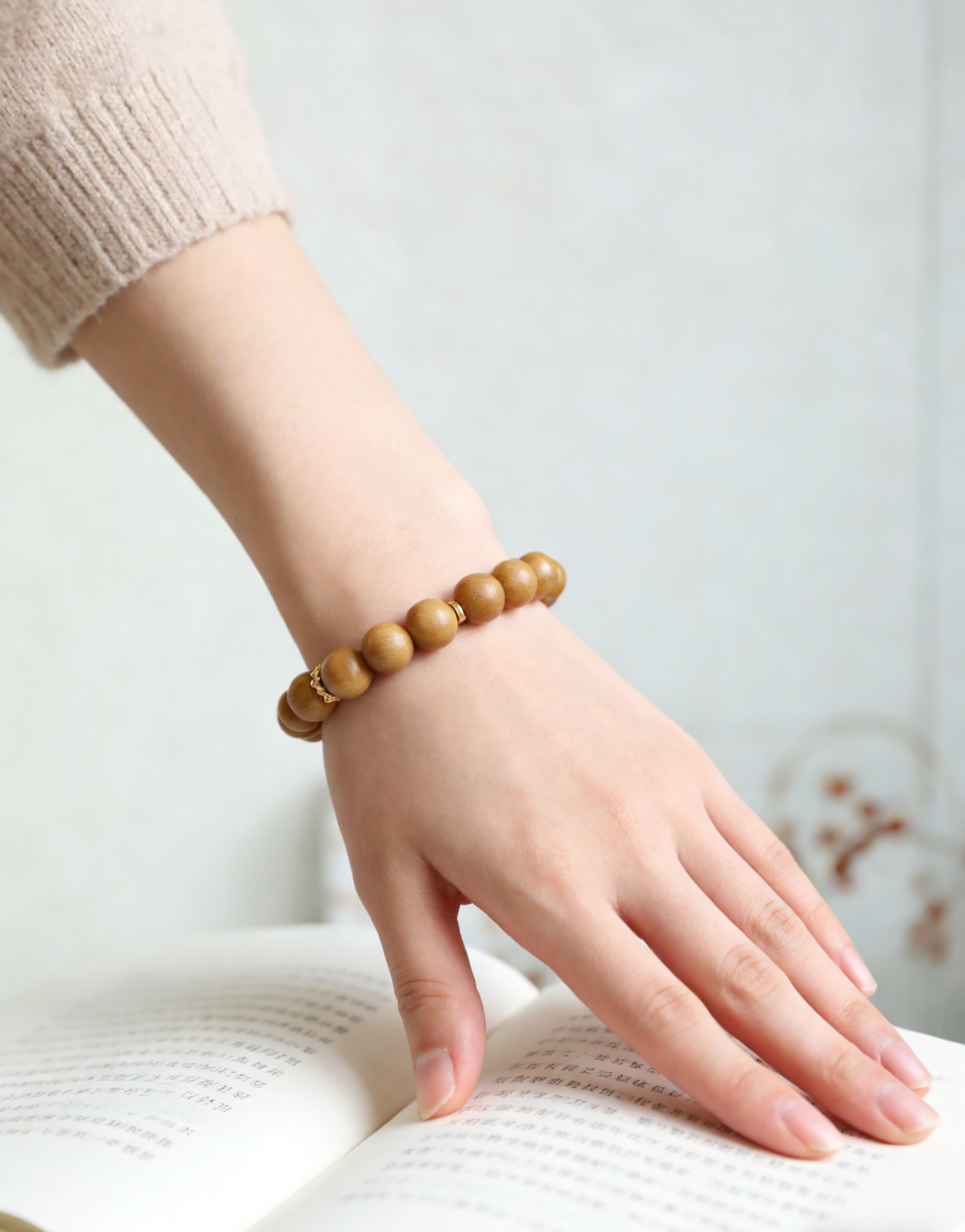 Healing Through Touch & Scent: The Calming Power of Chinese Herbal Bracelets