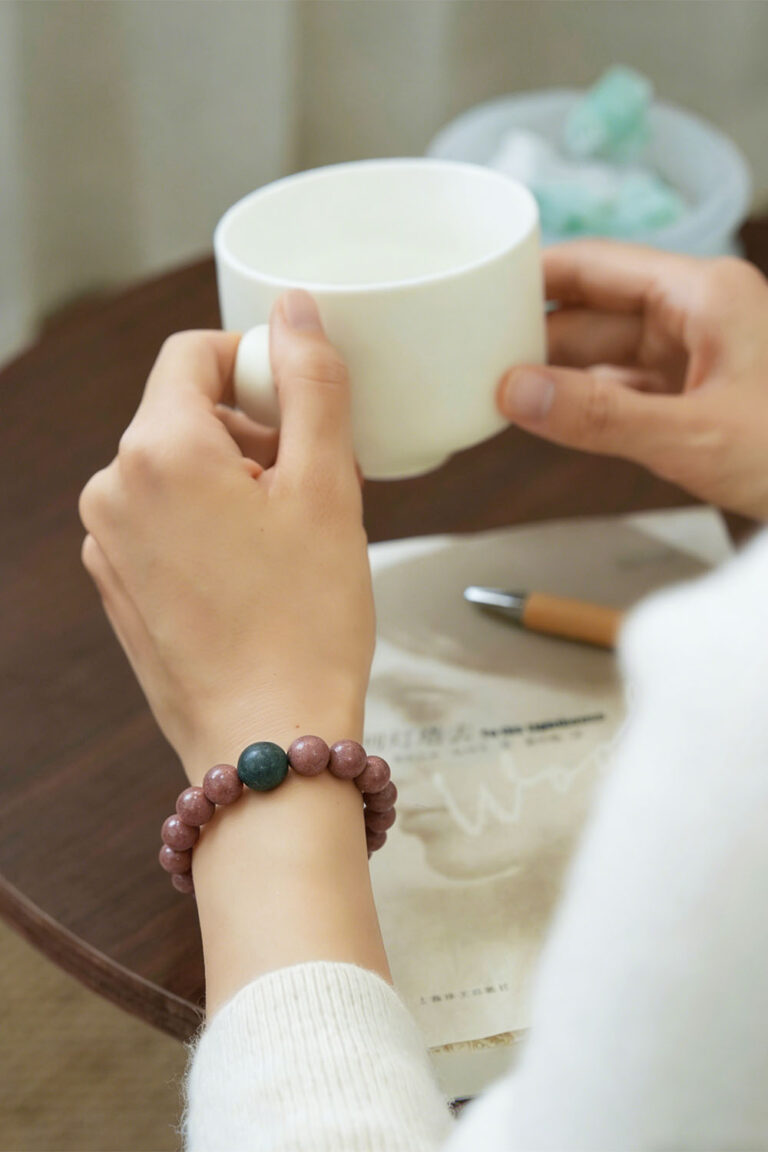 Chinese Herbal Bracelet: A Meaningful Mother’s Day Gift for Mom